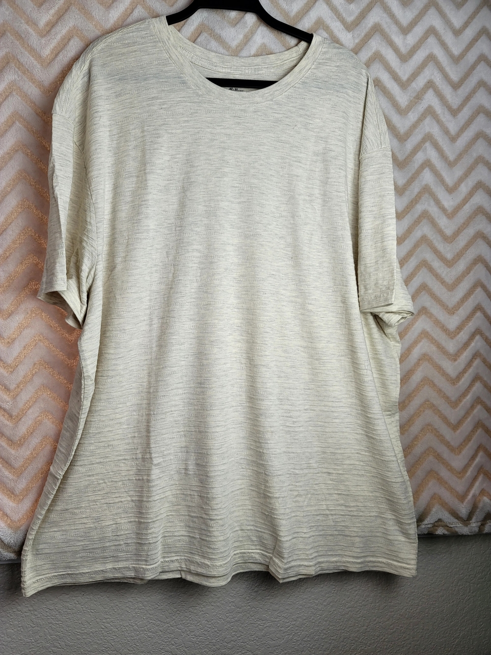 Men's Oatmeal Short-Sleeve Crewneck Shirt